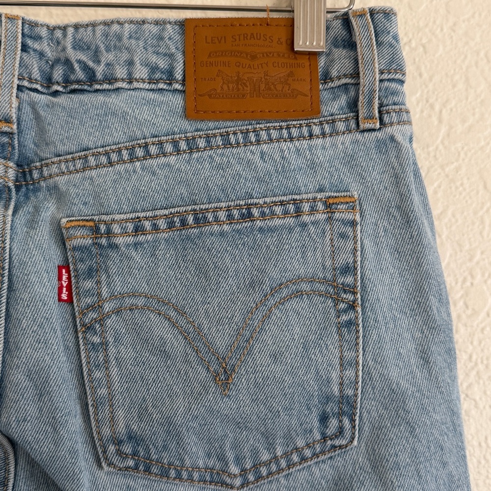 Levi's Low Loose Jeans in That's Fashion Light Wash Blue size 27 - Picture 5 of 8